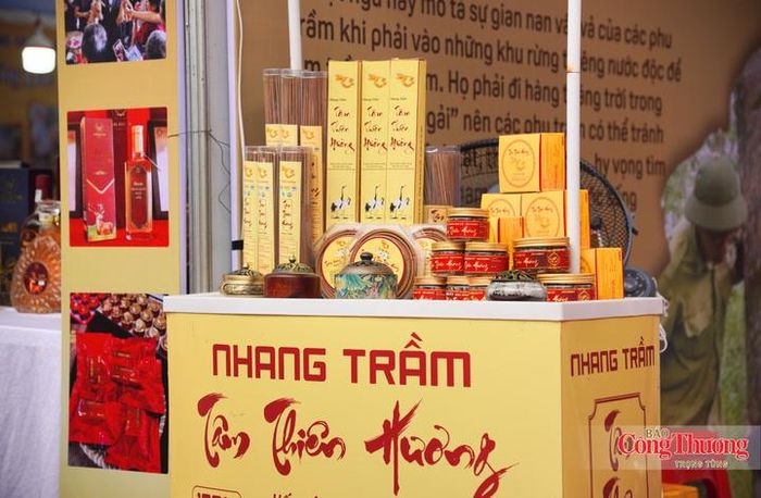 Không chỉ dừng lại ở việc trưng bày và bán lẻ hàng hóa, nhiều doanh nghiệp Hà Tĩnh còn tiên phong tạo ra các không gian trải nghiệm văn hóa và sản xuất độc đáo.
