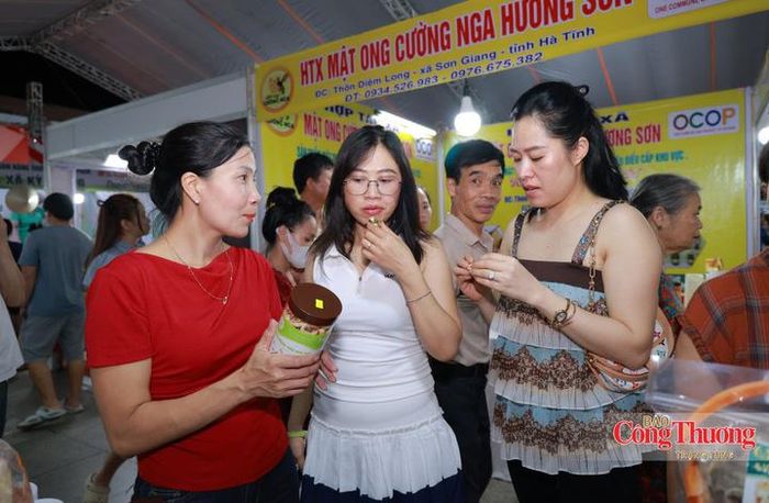 Các sản phẩm mang thương hiệu Hà Tĩnh không chỉ đáp ứng tốt nhu cầu tiêu dùng nội địa mà còn đủ sức vươn xa, thâm nhập vào các thị trường lớn trên cả nước. Đây là nền tảng vững chắc để Hà Tĩnh tiếp tục đẩy mạnh các chính sách khuyến công, hỗ trợ doanh nghiệp đổi mới công nghệ, qua đó khẳng định vị thế trung tâm sản xuất và cung ứng các sản phẩm công nghiệp nông thôn tiêu biểu của toàn khu vực trong thời gian tới.