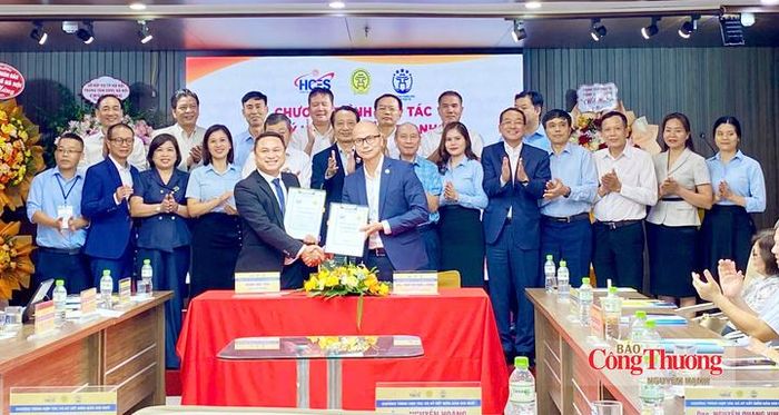 Hiệp hội Doanh nghiệp Công nghiệp hỗ trợ TP. Hà Nội (HANSIBA) ký kết hợp tác với Trung tâm Dịch vụ việc làm Hà Nội. 