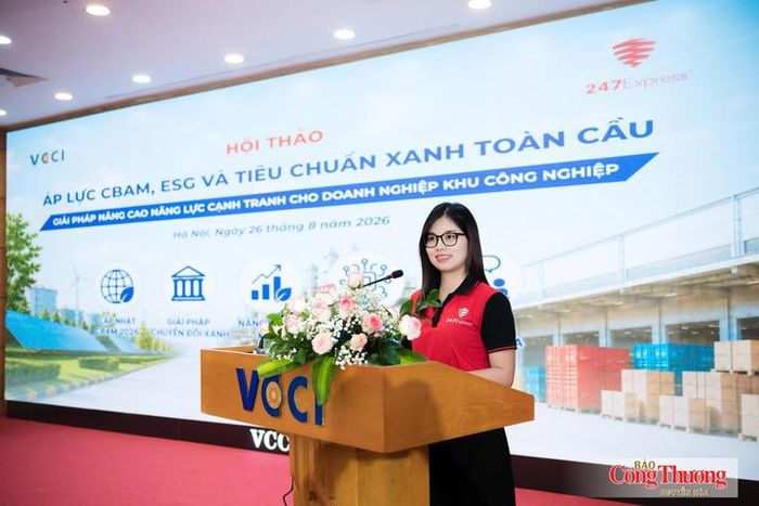 Bà Phạm Thị Vân Anh - Giám đốc Kinh doanh miền Bắc, Công ty Cổ phần Hai Bốn Bảy (247Express) phát biểu tại sự kiện.