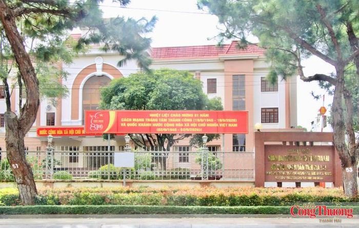 Các cụm pano, băng rôn được bố trí tại những vị trí dễ quan sát.