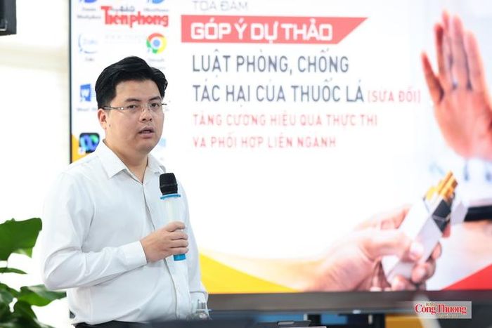 Ông Hoàng Đức Nam, Phó Trưởng Ban Công tác Đoàn, Trung ương Đoàn TNCS Hồ Chí Minh phát biểu tại hội thảo.