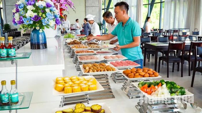 Với kỳ nghỉ lễ Quốc khánh 2/9 kéo dài 5 ngày, nhu cầu tìm kiếm những điểm đến có thể kết hợp nghỉ ngơi, vui chơi và trải nghiệm như Lamori Resort & Spa đang trở thành lựa chọn của nhiều gia đình, nhóm bạn.