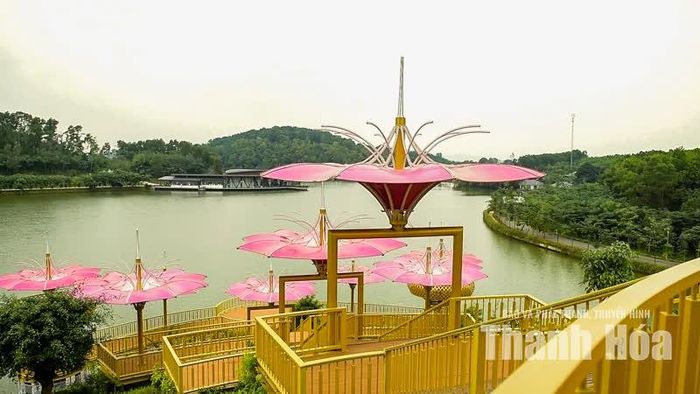 Sự kết hợp giữa kiến trúc và thiên nhiên tạo nên một diện mạo riêng cho khu nghỉ dưỡng.