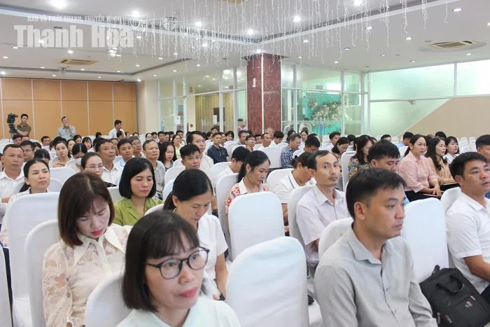 Đông đảo học viên tham gia hội nghị.