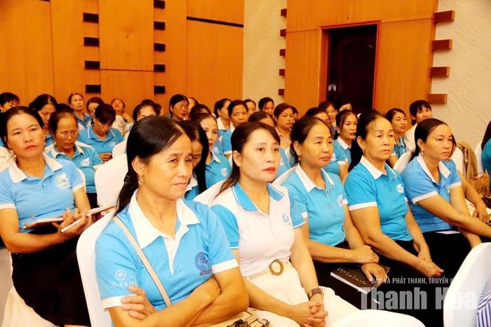 Các đại biểu phụ nữ cơ sở dự hội nghị.