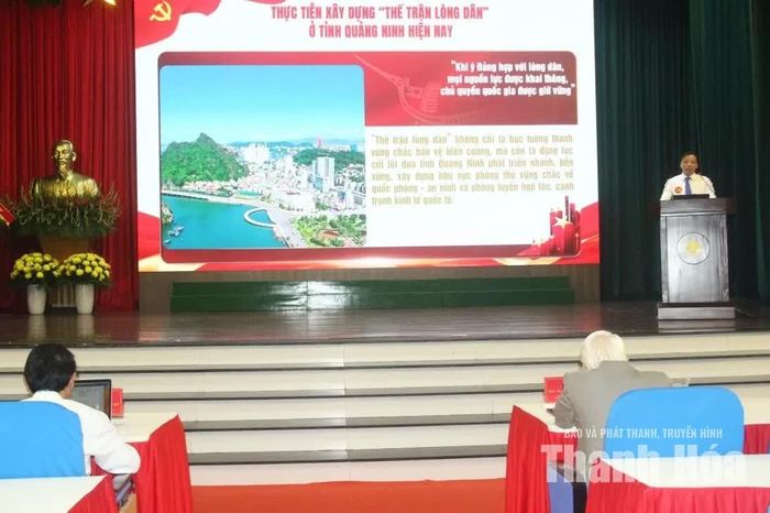 Thí sinh đến từ Đảng bộ tỉnh Quảng Ninh trả lời câu hỏi của Ban giám khảo.