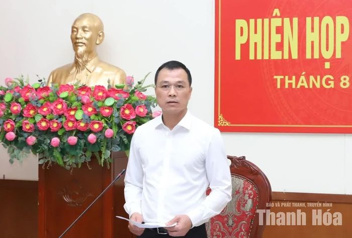 Chủ tịch UBND tỉnh Tô Anh Dũng phát biểu chỉ đạo tại phiên họp.