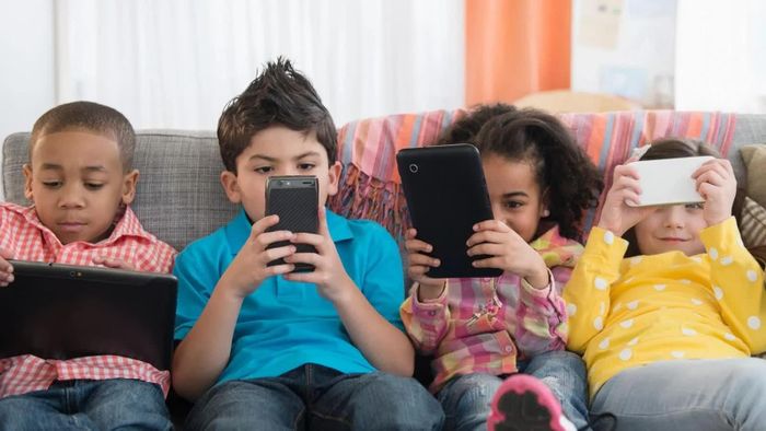 Các quốc gia đang siết quản lý mạng xã hội đối với trẻ em. Ảnh: BBC.