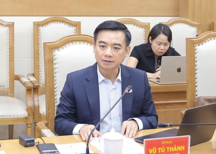 Quyền Giám đốc điều hành khu vực ASEAN, Trưởng đại diện của USABC Vũ Tú Thành phát biểu tại buổi làm việc.