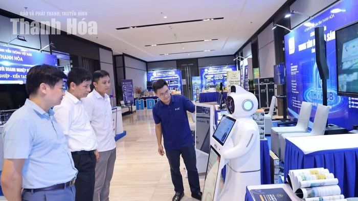 Sở Khoa học và Công nghệ đang kiểm tra robot hỗ trợ thủ tục hành chính.