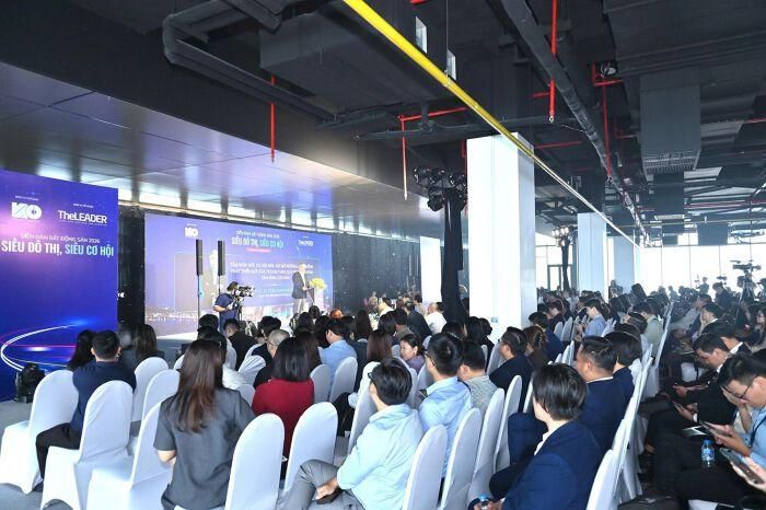  Tại diễn đàn, các chuyên gia nhìn nhận, hạ tầng là một trong những yếu tố quan trọng nhất tạo nên siêu đô thị TP HCM.