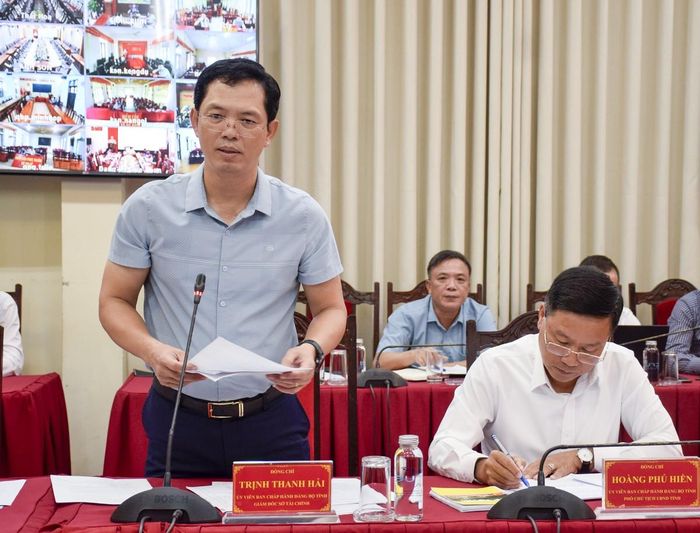 Giám đốc Sở Tài chính Nghệ An Trịnh Thanh Hải báo cáo tiến độ các dự án trọng điểm. Ảnh: PT