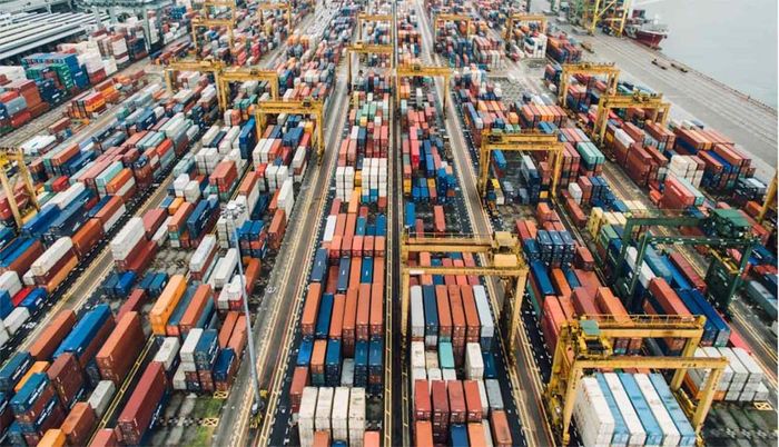  Hệ thống cảng biển, logistics và vận tải hàng hóa là những mắt xích quan trọng trong chuỗi cung ứng của các trung tâm sản xuất phía Bắc. 