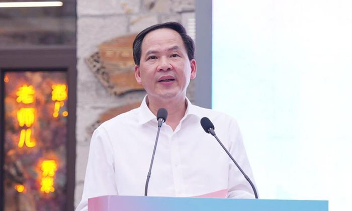  Phó Tỉnh trưởng Chính quyền nhân dân tỉnh Sơn Đông Ôn Noãn phát biểu chào mừng tại lễ khai mạc hoạt động trưng bày, quảng bá sản phẩm xuất khẩu đặc sắc Việt Nam. 