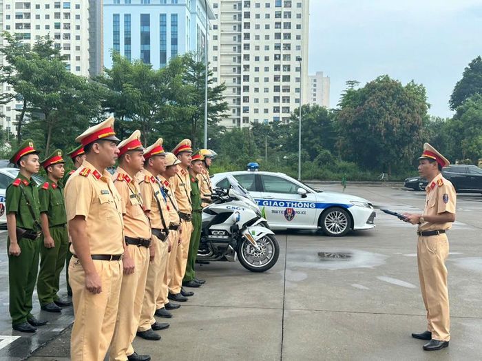 Đội Cảnh sát giao thông đường bộ số 1 và số 2, Phòng Cảnh sát giao thông, Công an tỉnh Bắc Ninh ra quân thực hiện tổng kiểm soát xử lý phương tiện kinh doanh vận tải vi phạm tại địa bàn tỉnh Bắc Ninh cũ.