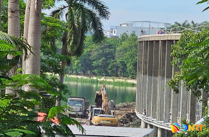 Thi công dự án cải tạo, nâng cấp Công viên 29 tháng 3. Ảnh: THÀNH LÂN