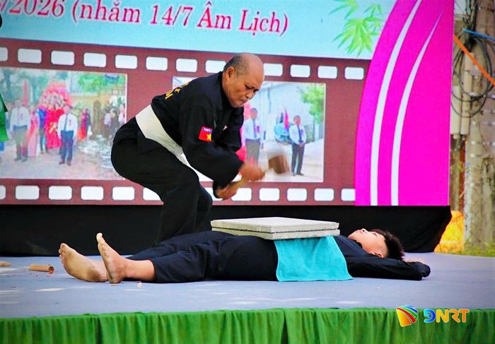 Chương trình khai mạc lễ hội mãn nhãn với phần trình diễn võ thuật truyền thống xứ Quảng. Ảnh: ALĂNG NGƯỚC