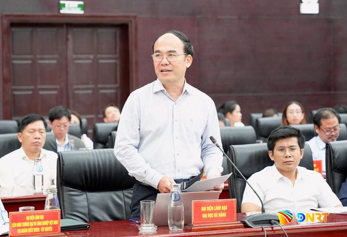 Đại diện lãnh đạo Đại học Đà Nẵng phát biểu tại hội nghị. Ảnh: T.CÔNG