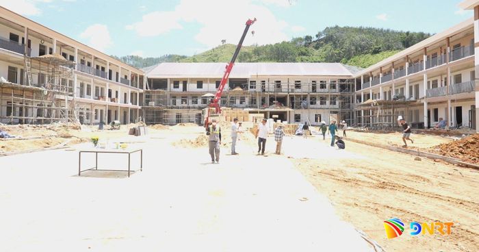 Nhiều hạng mục chính của công trình hoàn thành phần thô và bước vào giai đoạn hoàn thiện. Ảnh: HIỀN THÚY