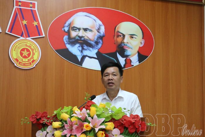 Đại diện Trường Chính trị tỉnh báo cáo tại buổi làm việc.