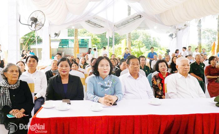 Các đại biểu tham dự buổi lễ