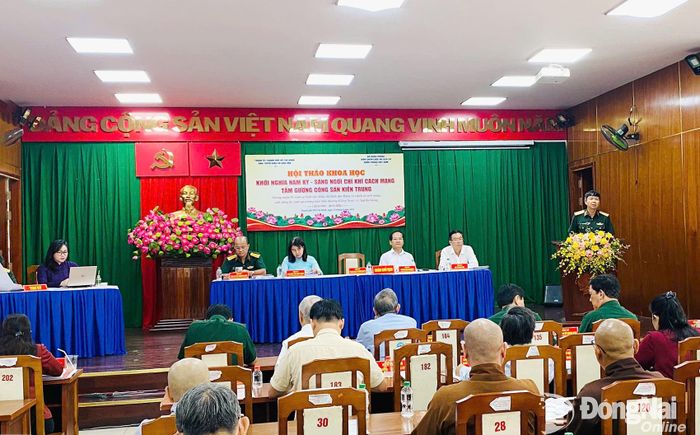 Trung tướng, PGS.TS Vũ Cương Quyết, Viện trưởng Viện Chiến lược và Lịch sử quốc phòng Việt Nam phát biểu tổng kết và bế mạc hội thảo. Ảnh: Lê Sơn
