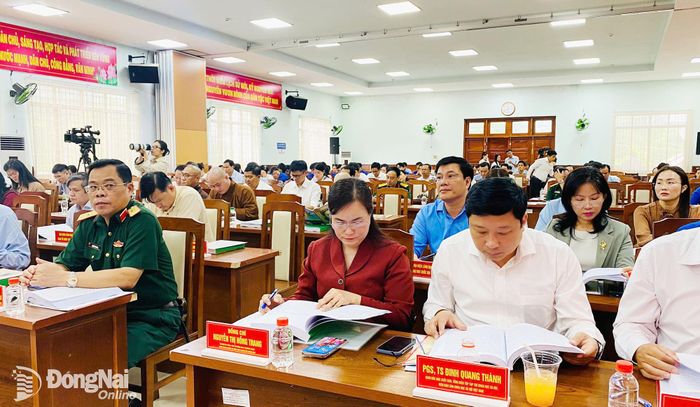 Các đại biểu tham dự Hội thảo khoa học “Khởi nghĩa Nam Kỳ - Sáng ngời chí khí cách mạng, tấm gương cộng sản kiên trung”. Ảnh Lê Sơn