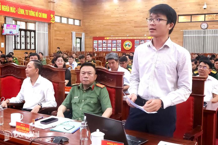 Đại diện Sở Tài chính thành phố Đồng Nai trao đổi nội dung về bố trí kinh phí hoạt động khi triển khai 3 luật. Ảnh: Nguyệt Hà