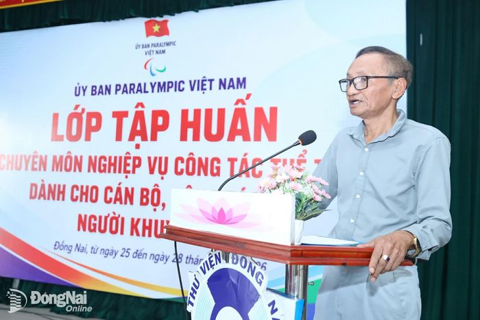 Ông Trần Đức Thọ, Tổng Thư ký Ủy ban Paralympic Việt Nam, phát biểu khai giảng lớp tập huấn. Ảnh: Huy Anh