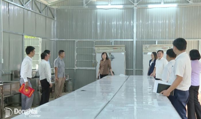 Bếp ăn tiền chế tại Trường THCS Bù Đốp được thực hiện theo hình thức xã hội hóa. Ảnh: Văn Đoàn
