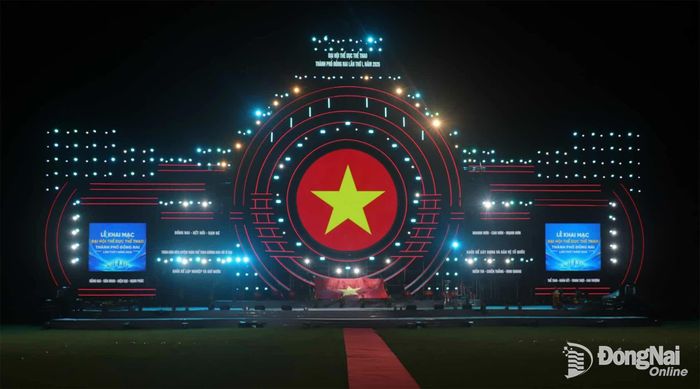 Quang cảnh diễn tập nghi thức chào cờ. Ảnh: An Nhơn