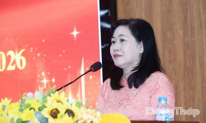 Đồng chí Châu Thị Mỹ Phương, Phó Bí thư Tỉnh ủy, Trưởng đoàn Đại biểu Quốc hội tỉnh phát biểu tại buổi lễ.
