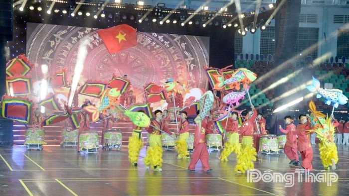 Tiết mục biểu diễn trống hội tại buổi tổng duyệt.