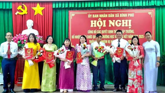 7 viên chức được bổ nhiệm giữ chức phó hiệu trưởng tại các trường. Ảnh: ĐVCC