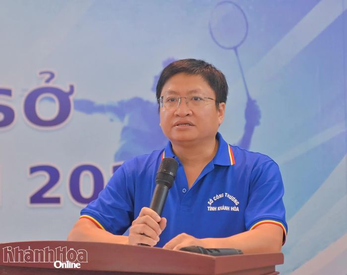 Ông Huỳnh Tấn Hải - Phó Giám đốc Sở Công Thương, Trưởng Ban tổ chức hội thao phát biểu khai mạc.