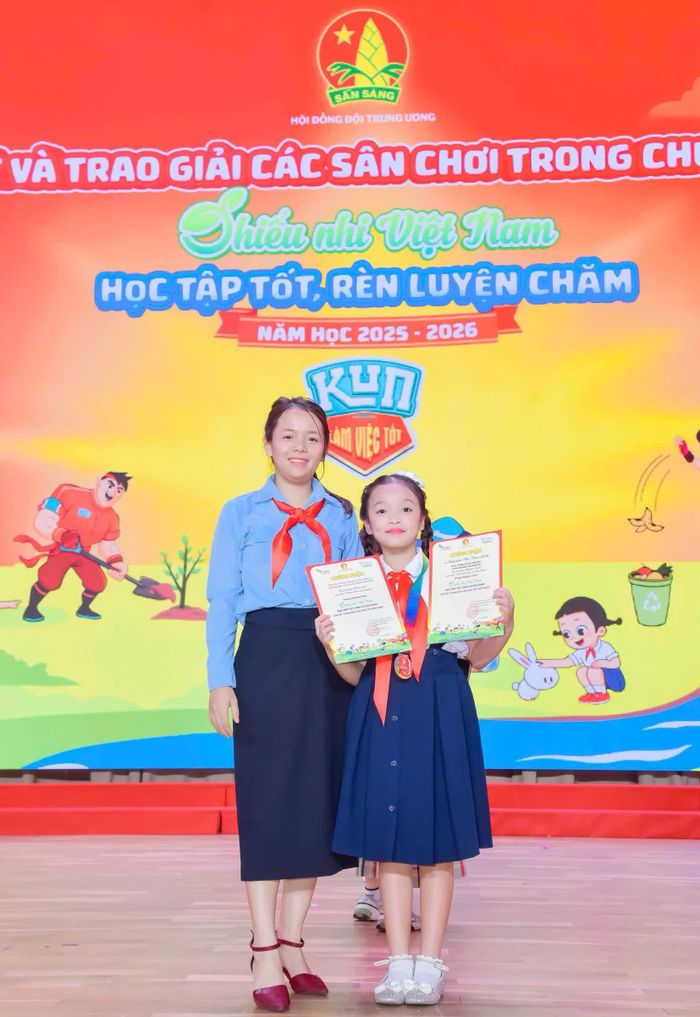 Trúc Linh đoạt giải khuyến khích cuộc thi Kun tìm hiểu lịch sử Việt Nam do Hội đồng Đội Trung ương tổ chức.