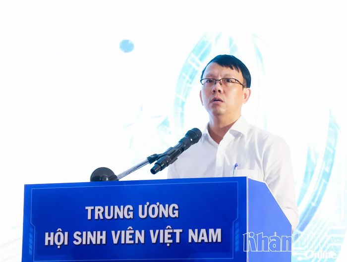 Đồng chí Nguyễn Thanh Hà phát biểu chào mừng hội nghị.