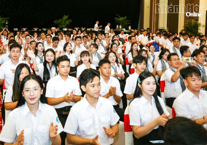 Các sinh viên tham dự hội nghị.