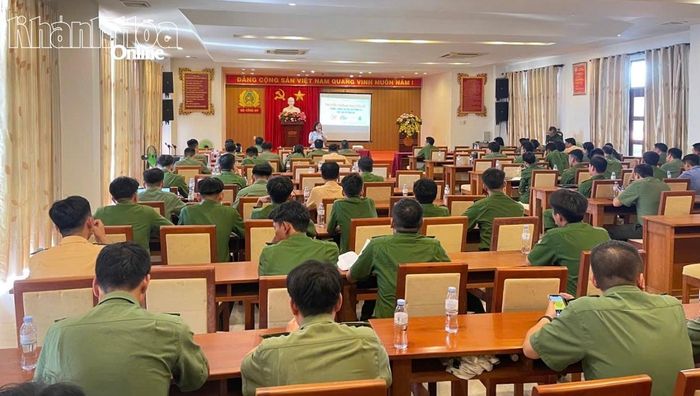 Quang cảnh buổi tập huấn.