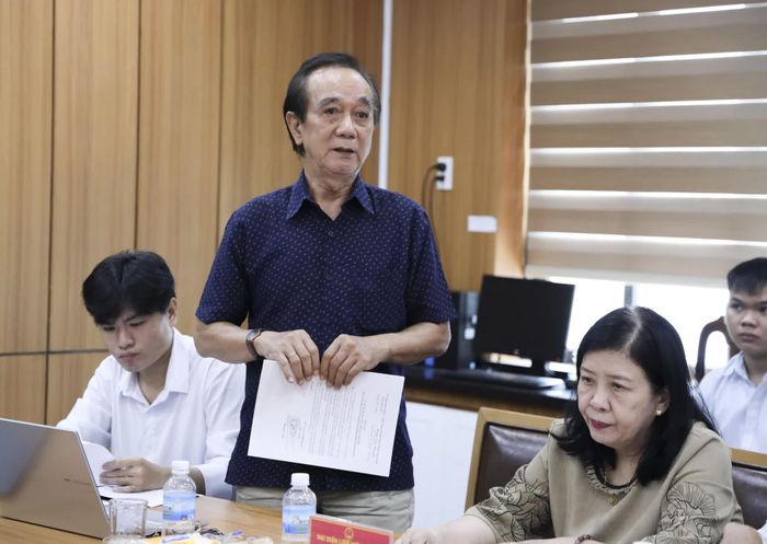 Đại diện đơn vị tư vấn tiếp thu, giải trình tại cuộc họp.