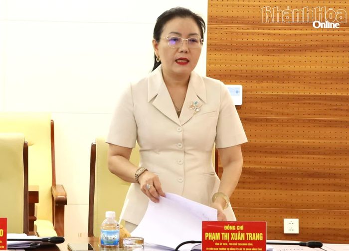 Đồng chí Phạm Thị Xuân Trang - Phó Chủ tịch HĐND tỉnh phát biểu tại hội nghị.