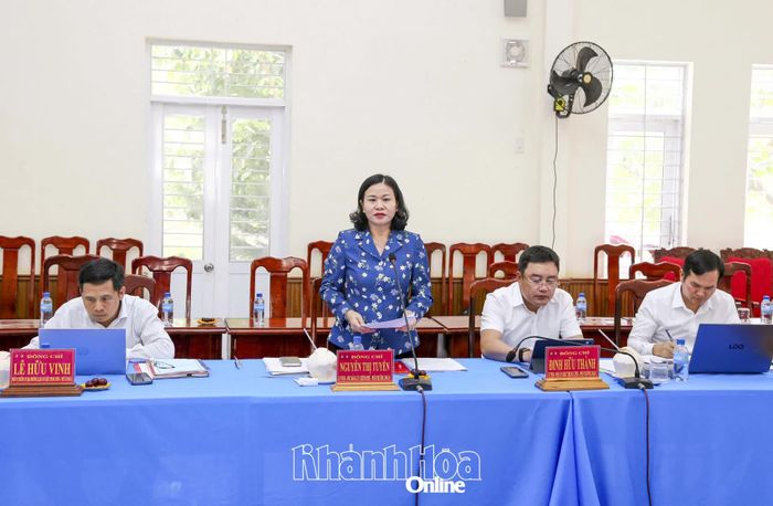 Đồng chí Nguyễn Thị Tuyến phát biểu tại buổi làm việc.