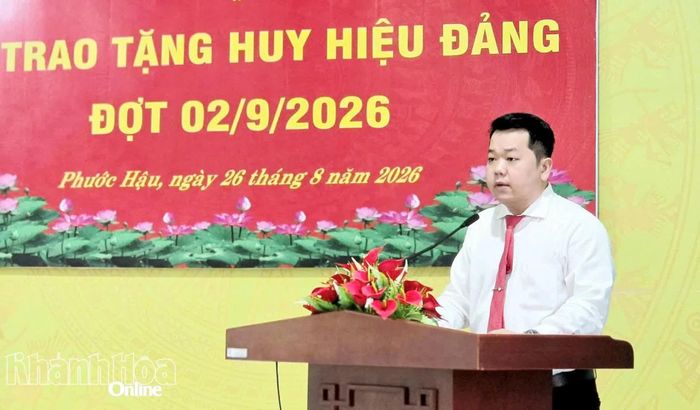 Ông Lưu Xuân Vũ - Bí thư Đảng ủy, Chủ tịch HĐND xã Phước Hậu phát biểu tại buổi lễ.