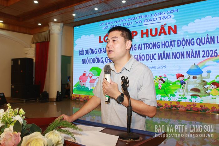 Lãnh đạo Sở Giáo dục và Đào tạo phát biểu khai mạc lớp tập huấn