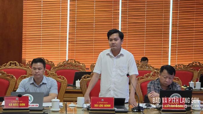 Lãnh đạo UBND xã Lộc Bình báo cáo khó khăn, vướng mắc các dự án trên địa bàn xã