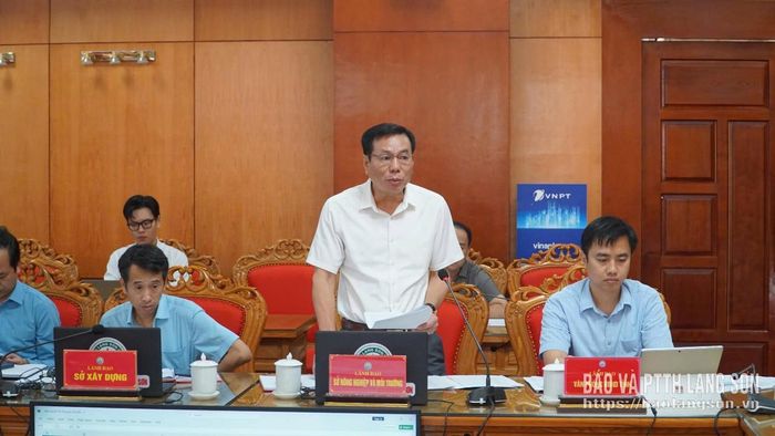 Lãnh đạo Sở Nông nghiệp và Môi trường phát biểu tại cuộc họp