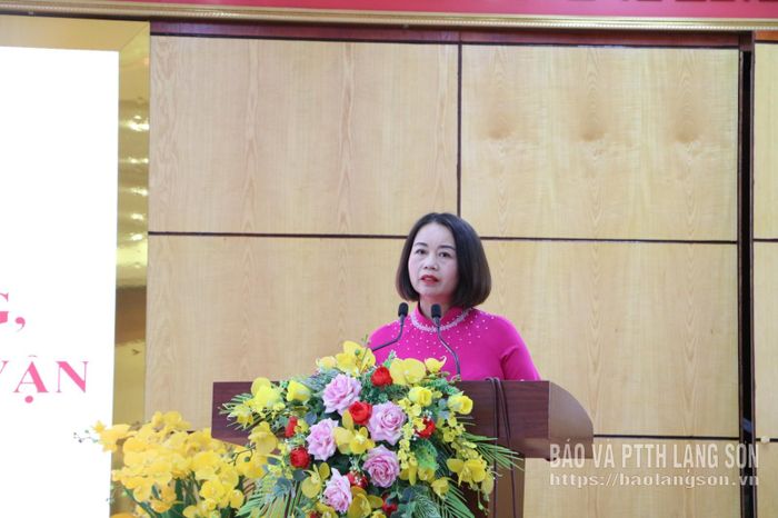 Lãnh đạo Ủy ban MTTQ Việt Nam phường Đông Kinh phát biểu tại hội nghị