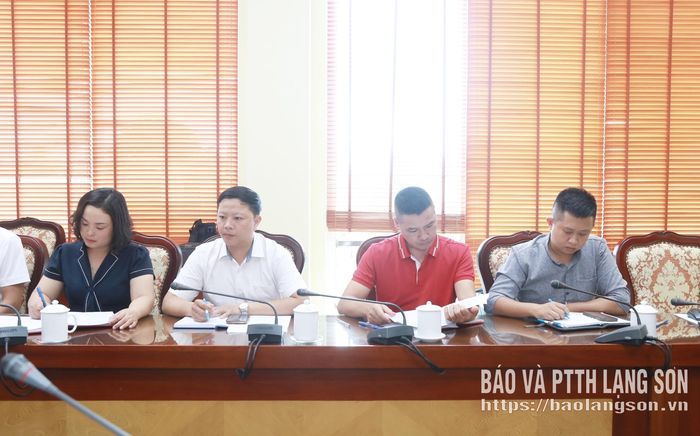 Các đại biểu dự giao ban