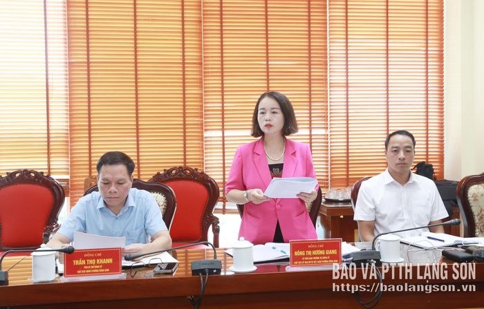 Chủ tịch Ủy ban MTTQ Việt Nam phường Đông Kinh báo cáo kết quả hoạt động MTTQ và các tổ chức hội của phường trong tháng 8/2026 tại hội nghị giao ban